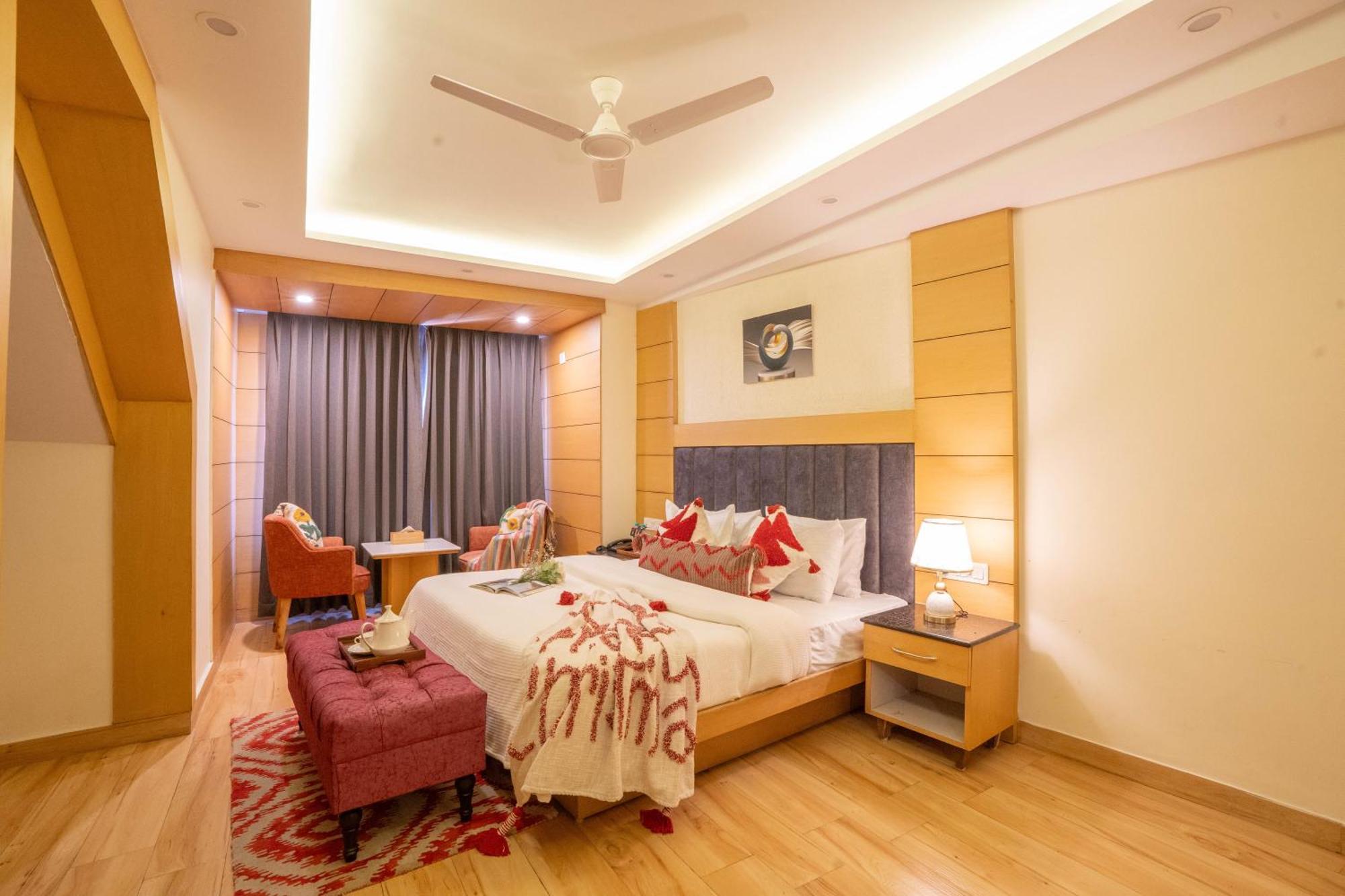 Super Hotel By Perfectstayz Mall Road Mussoorie Oda fotoğraf