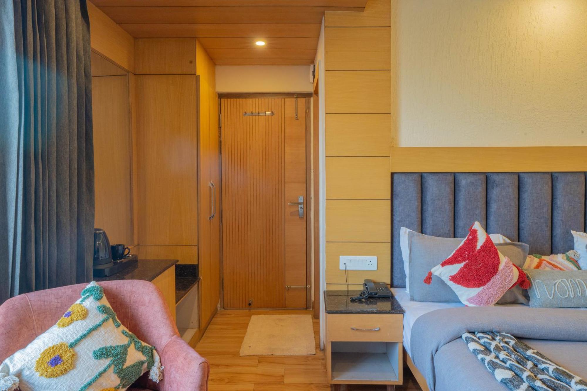 Super Hotel By Perfectstayz Mall Road Mussoorie Dış mekan fotoğraf
