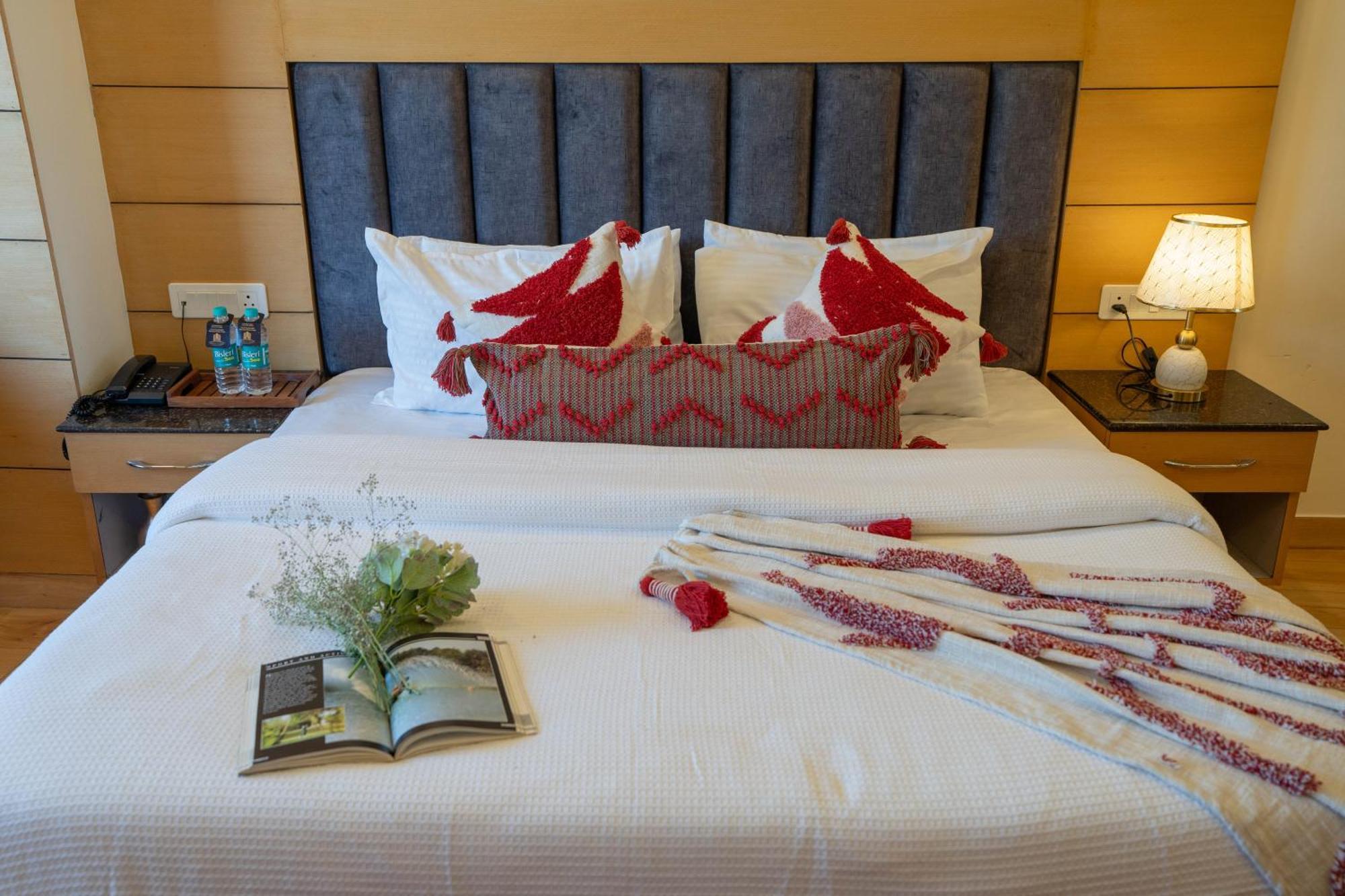 Super Hotel By Perfectstayz Mall Road Mussoorie Dış mekan fotoğraf