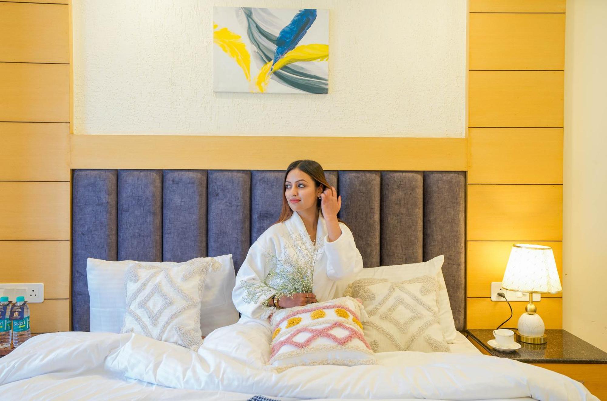 Super Hotel By Perfectstayz Mall Road Mussoorie Dış mekan fotoğraf