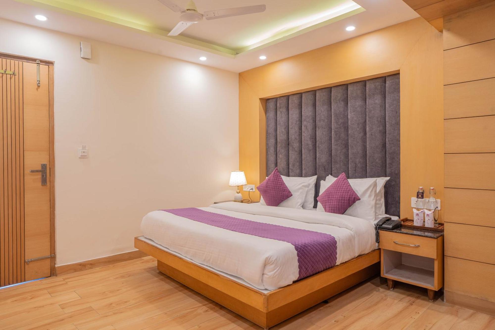 Super Hotel By Perfectstayz Mall Road Mussoorie Oda fotoğraf